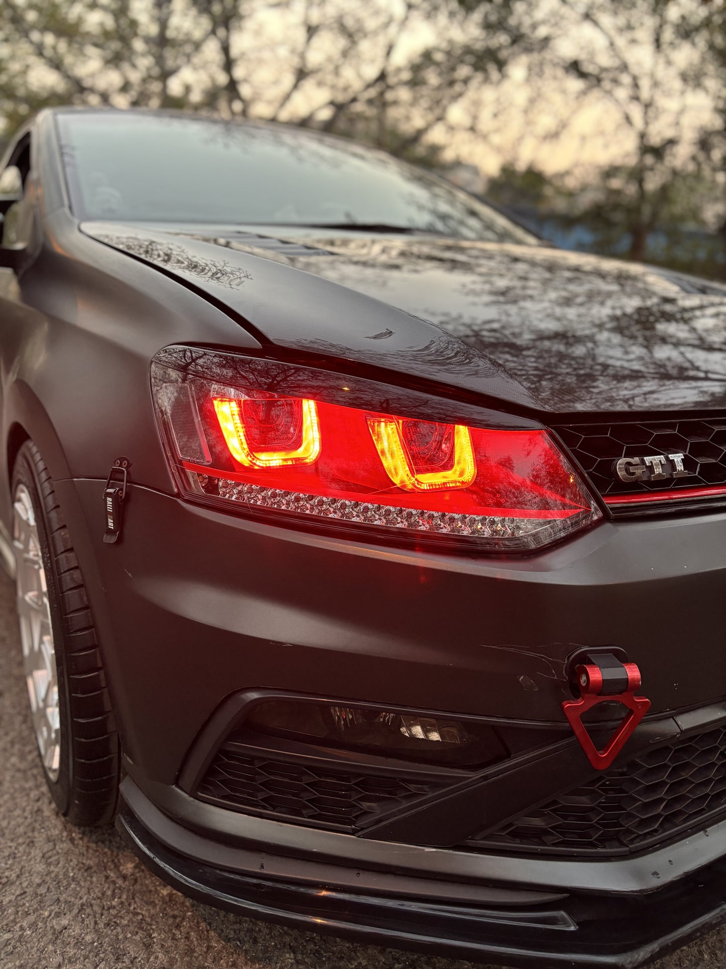 POLO/VENTO UU (RED LINE) RED DRL HEAD LAMP