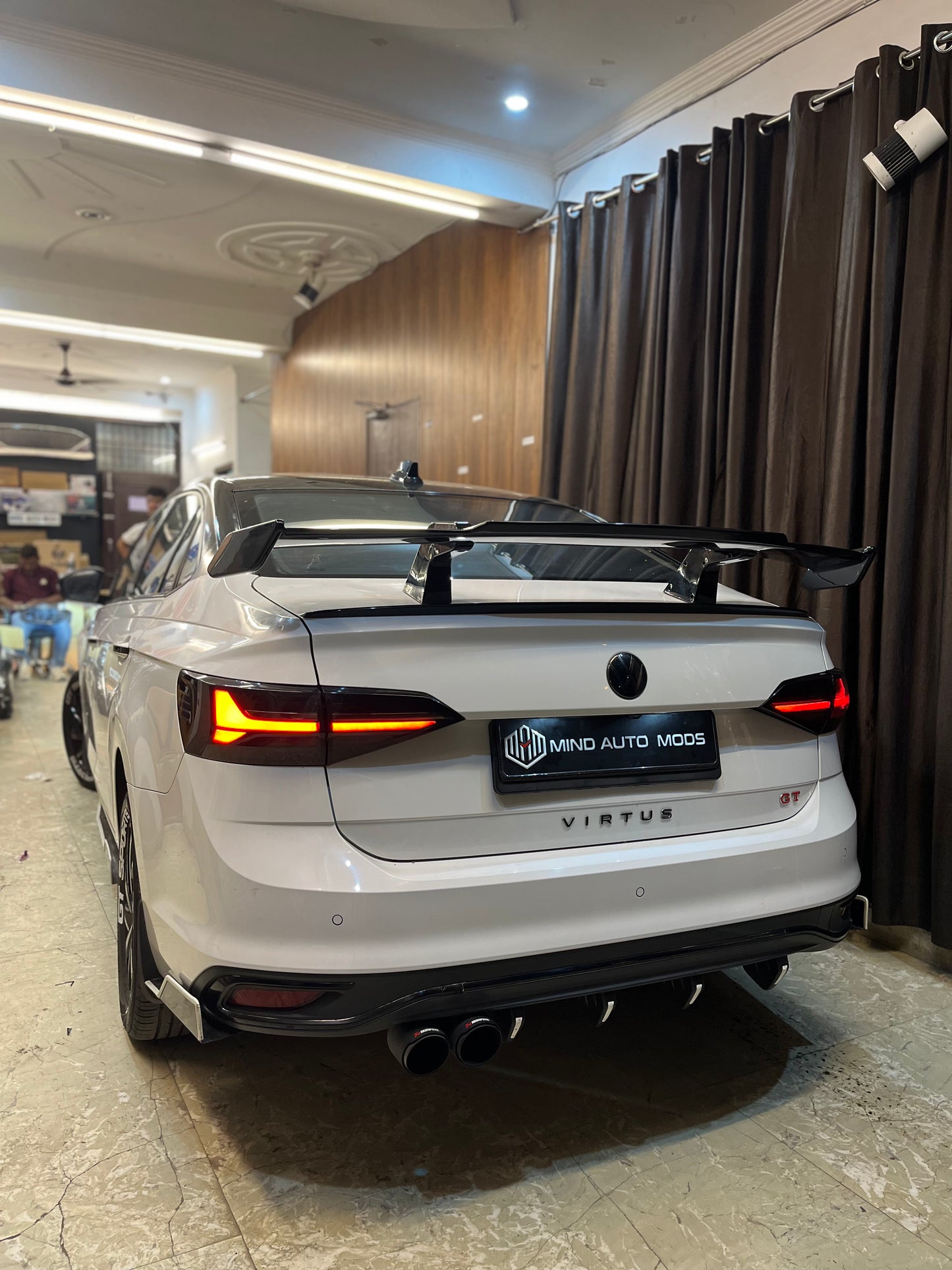 UNIVERSAL M4 BIG WING ABS SPOILER
