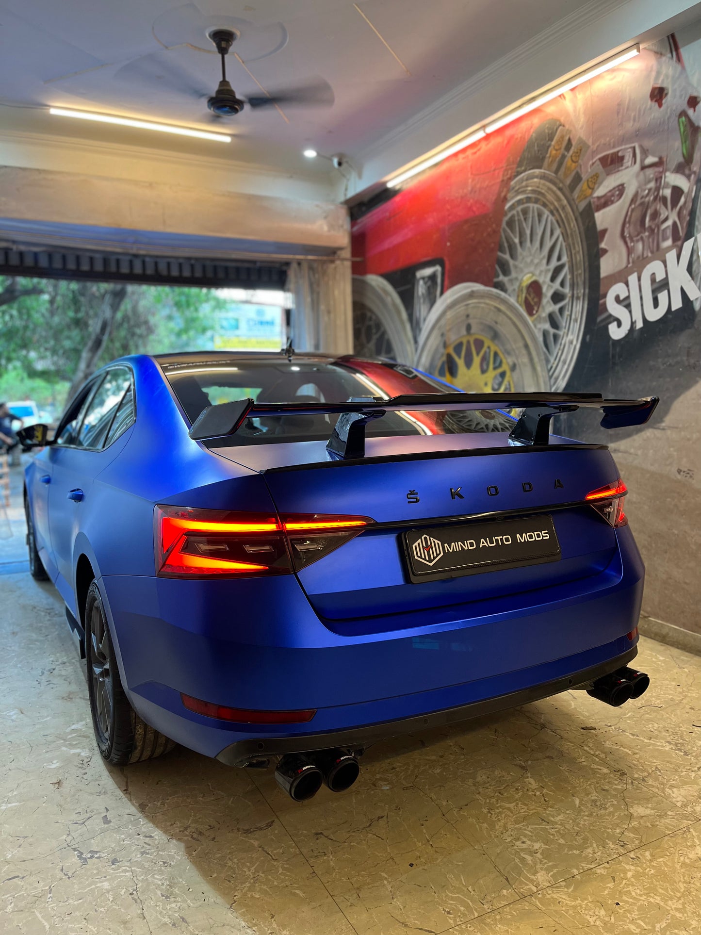 UNIVERSAL M4 BIG WING ABS SPOILER