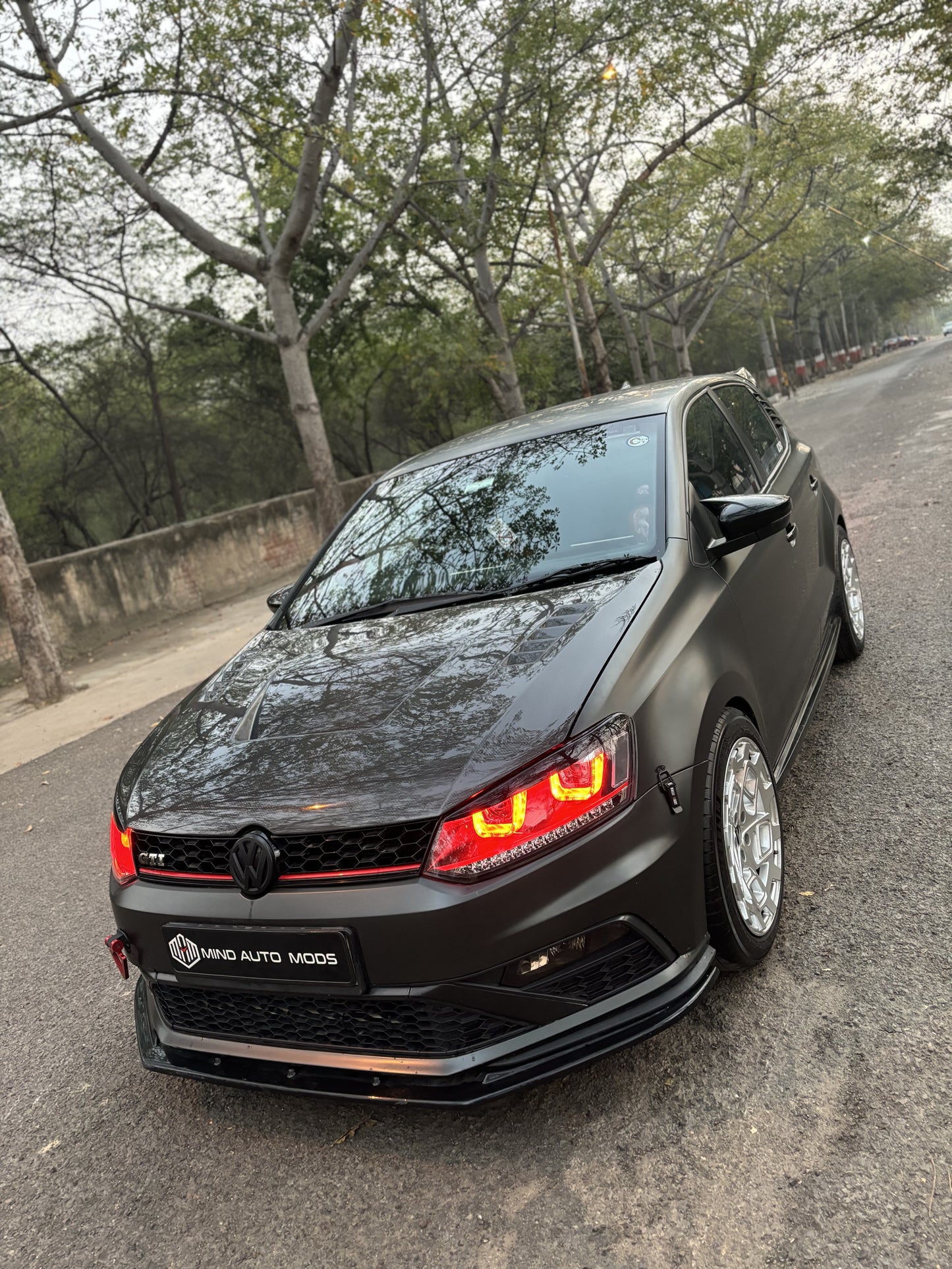 POLO/VENTO UU (RED LINE) RED DRL HEAD LAMP